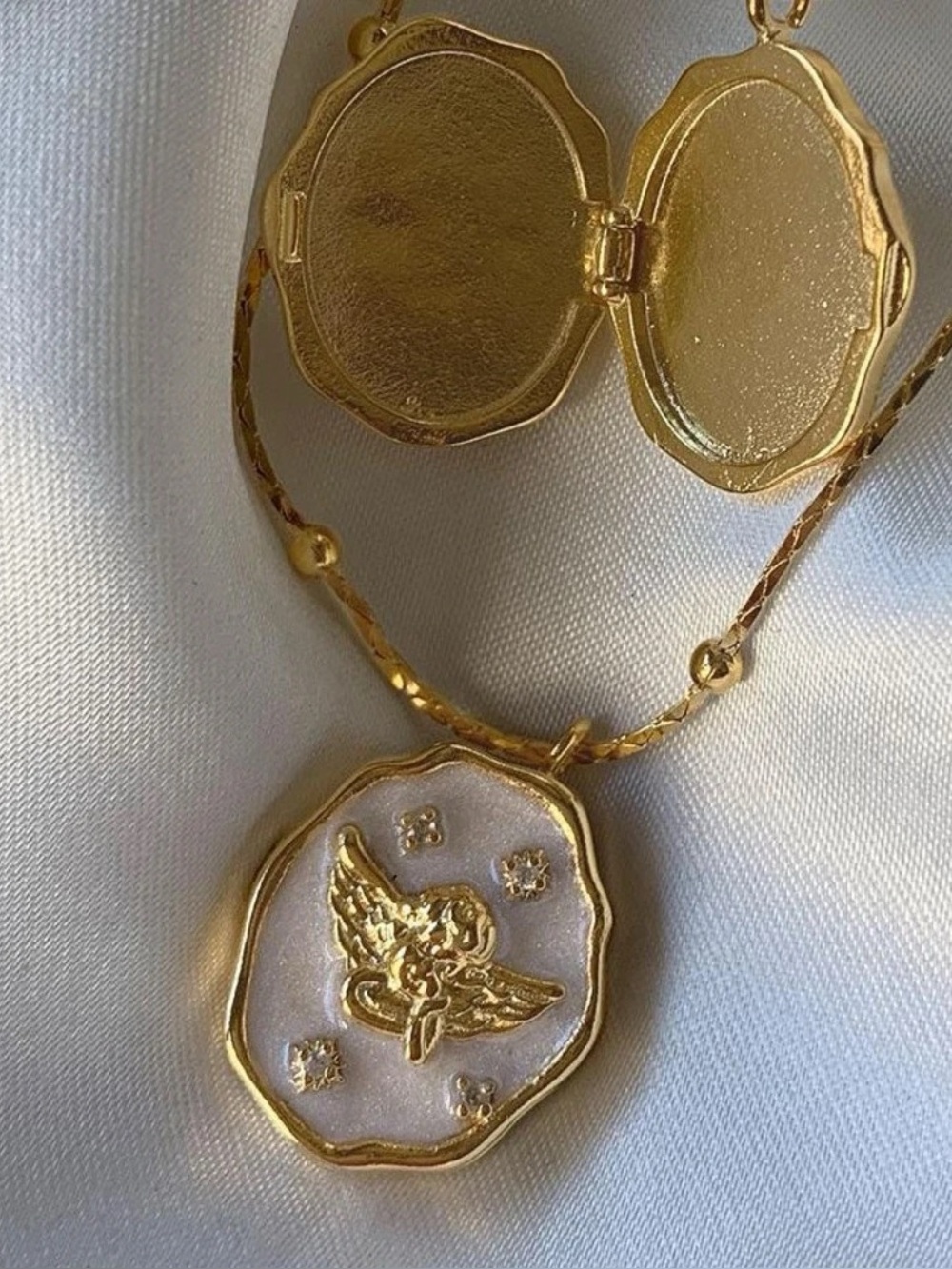 NWT Angel🪽Locket Necklace